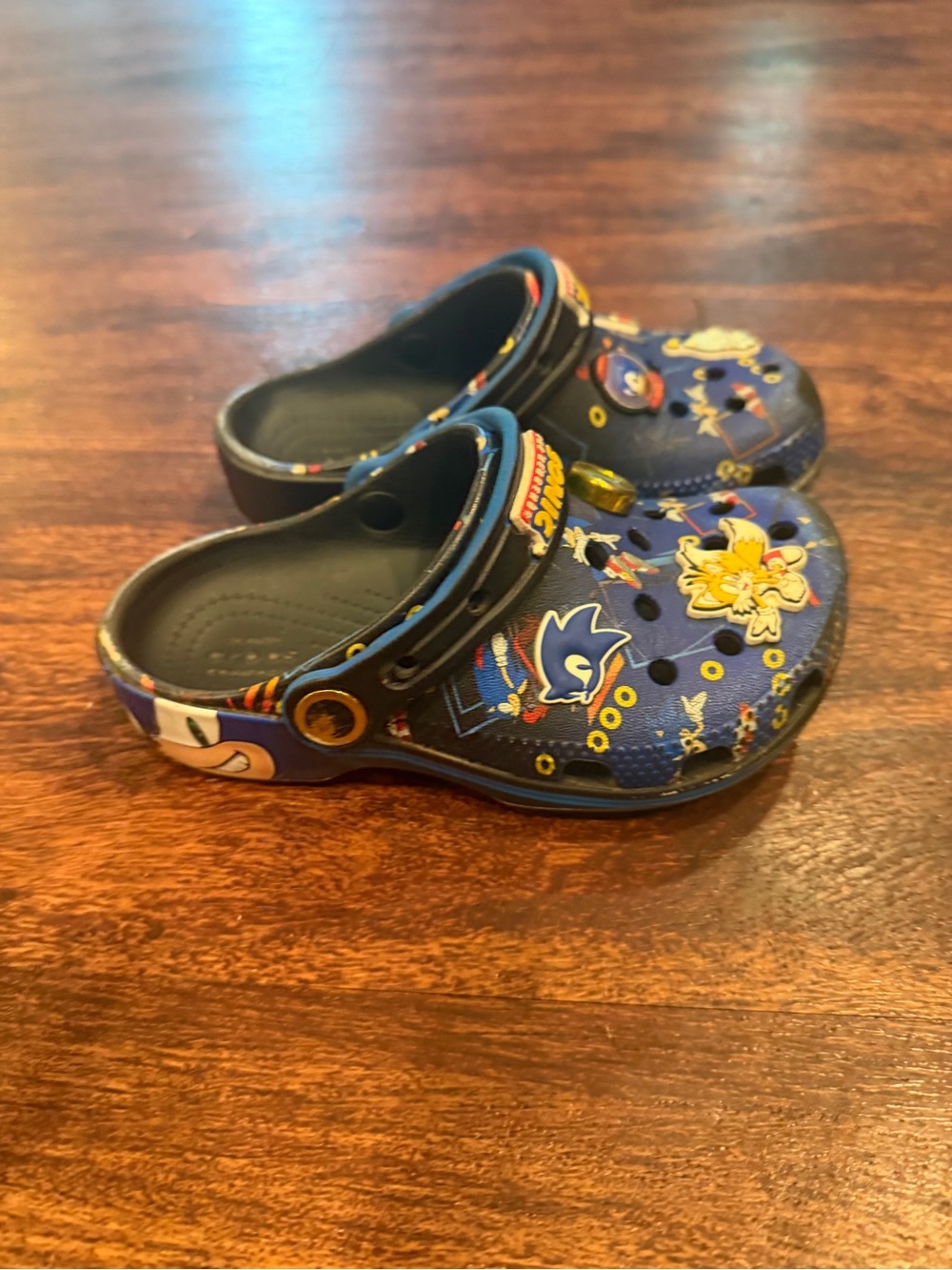 Kids Sonic Crocs - Picture 2 of 5